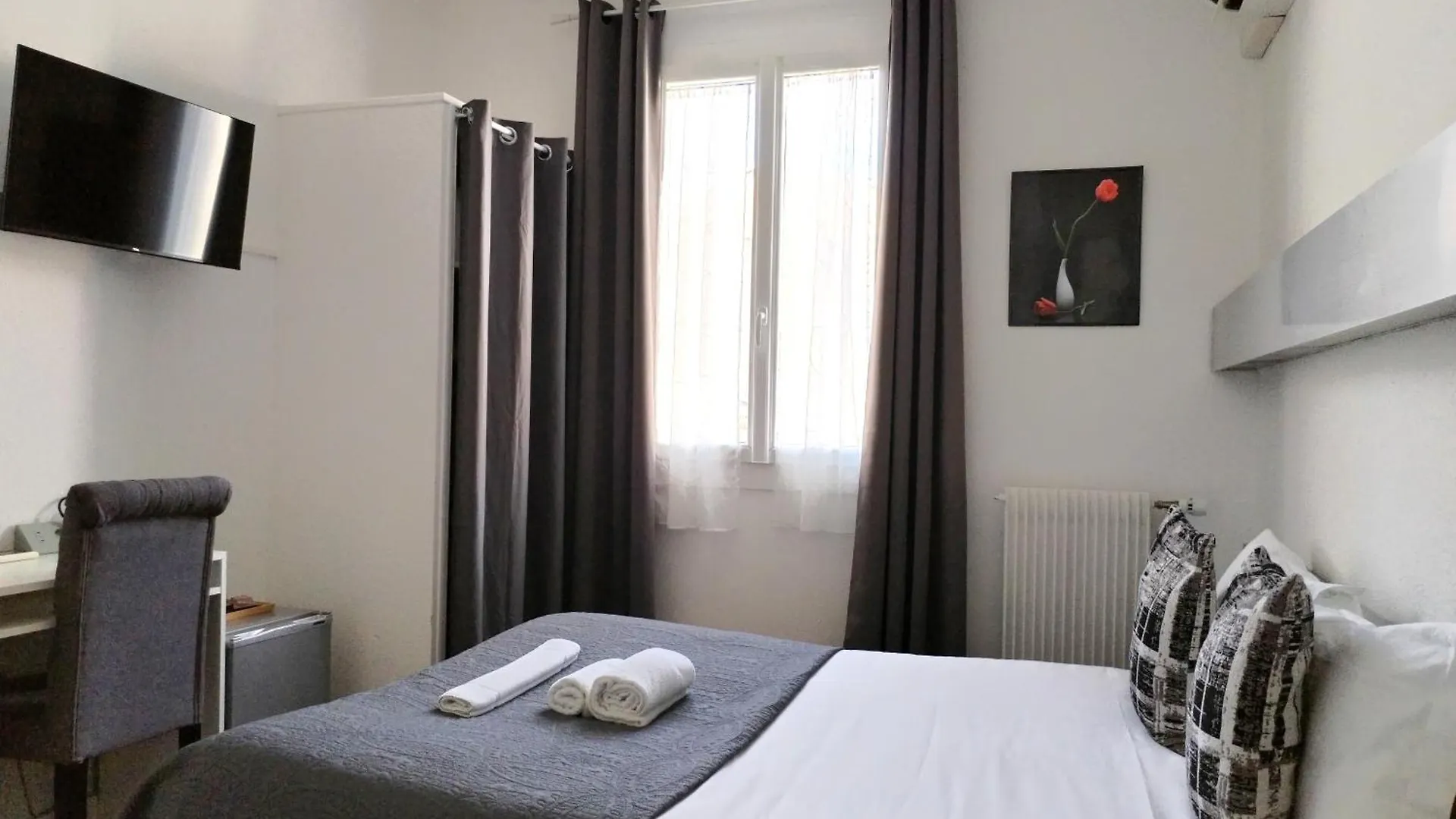 Hotel La Bastide D'Entraigues