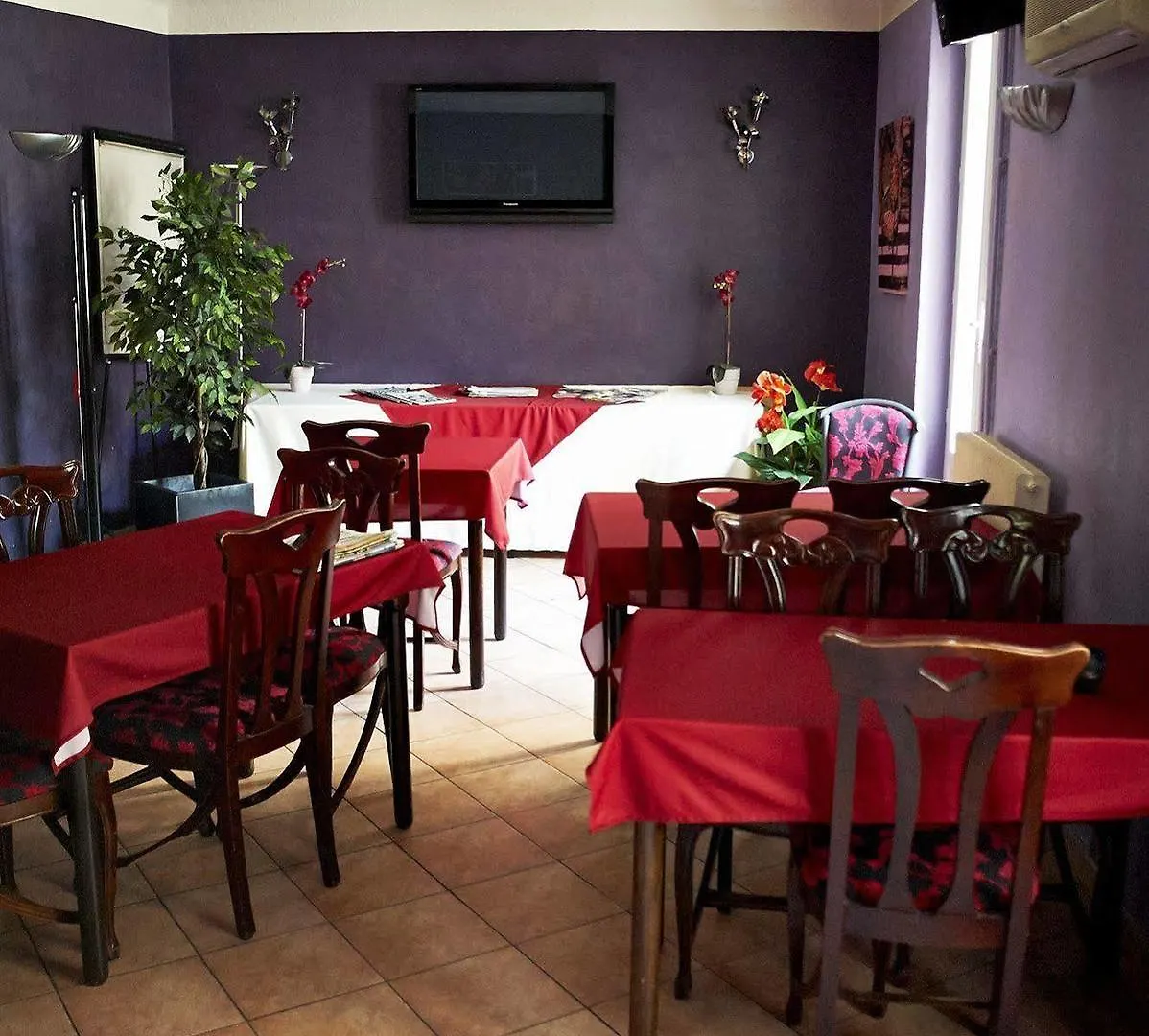 Logis Hotel La Bastide D'Entraigues