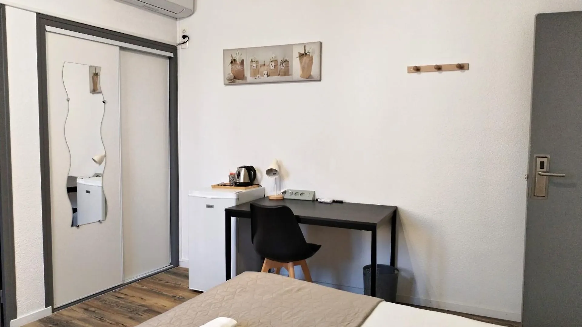 Logis Hotel La Bastide D'Entraigues