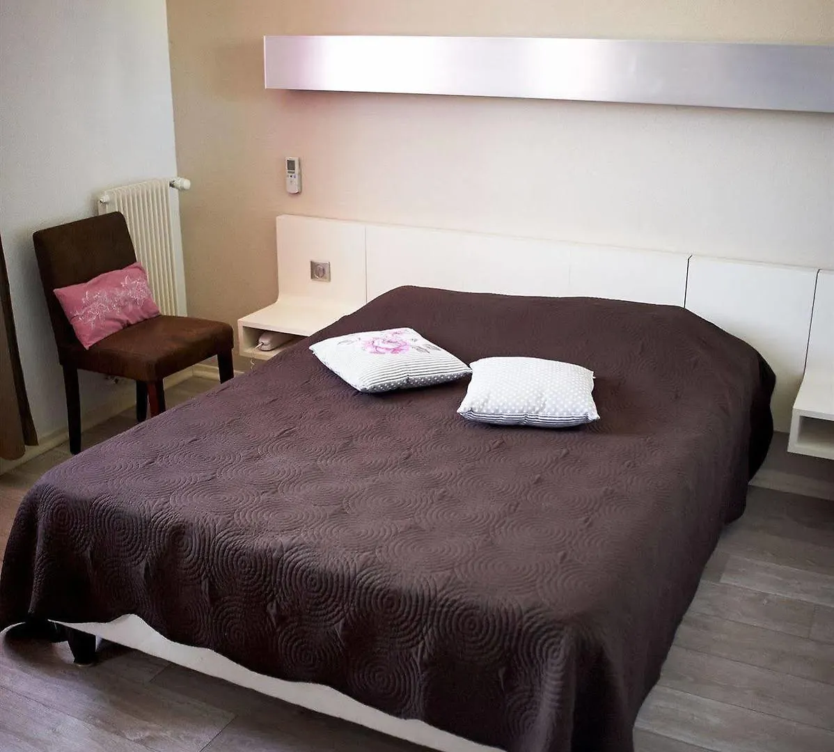 Logis Hotel La Bastide D'Entraigues 3*, Entraigues-sur-la-Sorgue